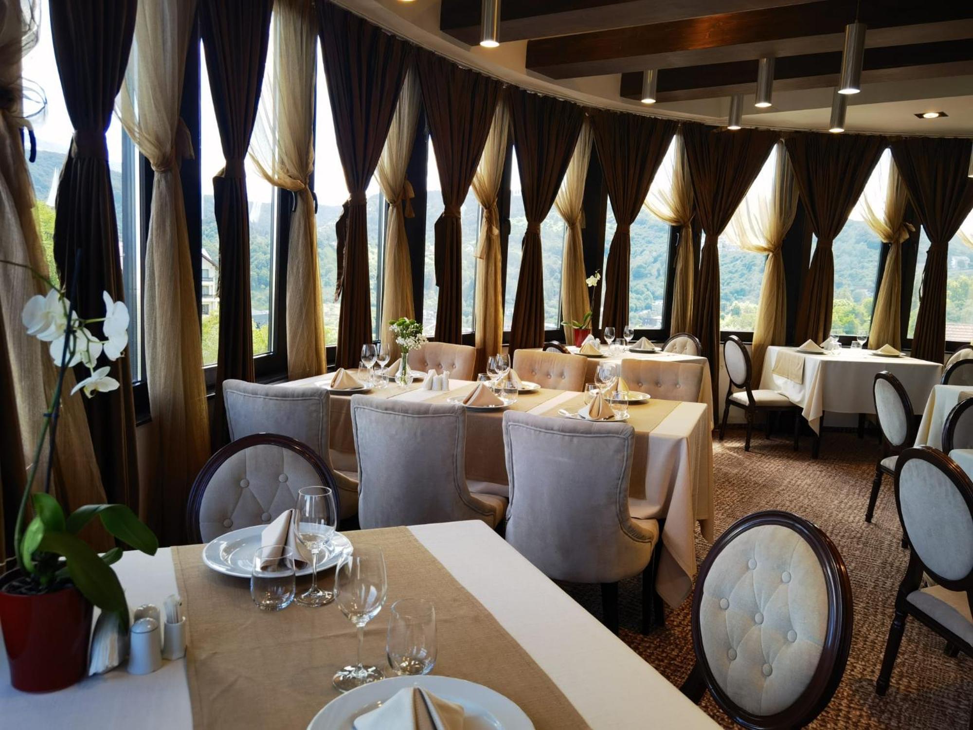 Grand Hotel Belvedere Braşov Esterno foto